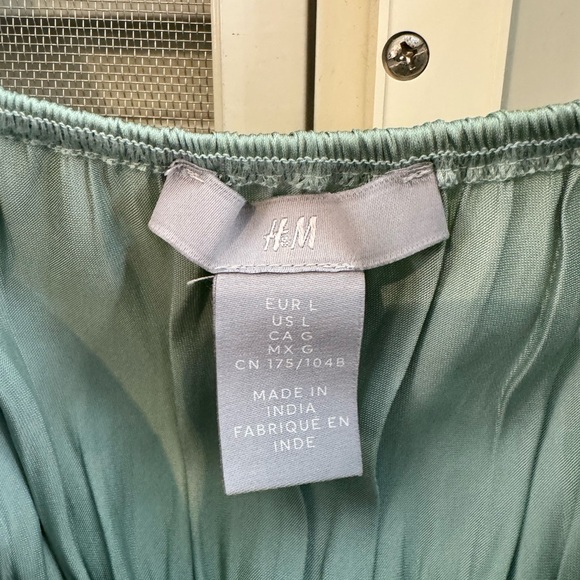 H&M Satin Light Green Blouse - Picture 3 of 4
